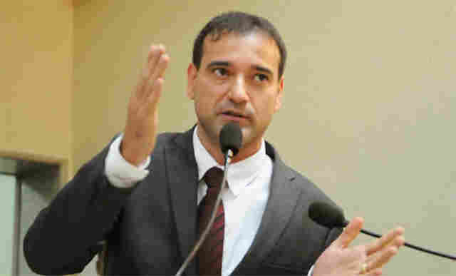 HERM&Iacute;NIO MANDA ABRIR PROCESSO DE CASSA&Ccedil;&Atilde;O CONTRA MARCOS DONADON