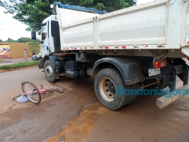 Caçamba atropela criança de oito anos na Capital