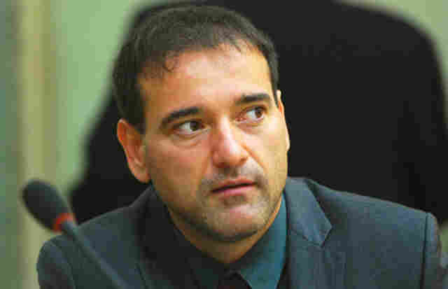 ASSEMBLEIA VAI AGUARDAR FIM DO RECESSO PARA CASSAR DONADON