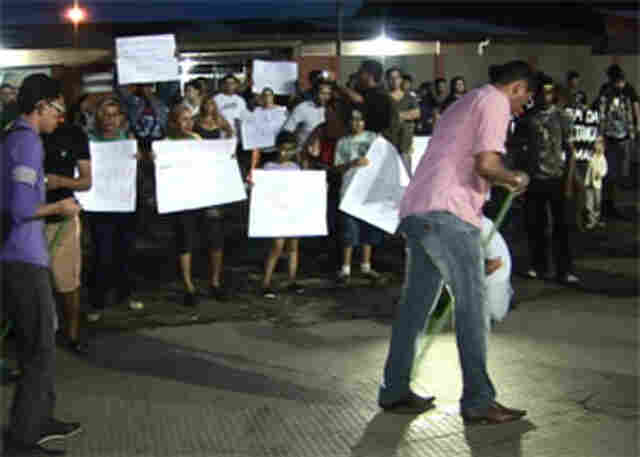 Em vídeo, manifestantes protestam contra impunidade de deputados