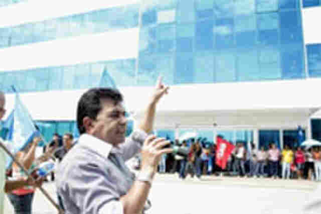 Trabalhadores em educação rejeitam contraproposta do Governo e mantém greve na rede estadual