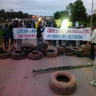 Moradores bloqueiam a BR-364 em Jacy-Paraná