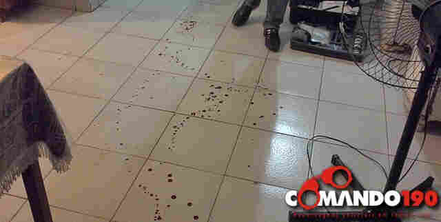 Assaltantes roubam residência, torturam vítimas e na fuga atira na cabeça de morador