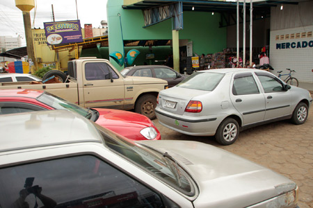 Semtran aplica multas, mas decide fazer esclarecimentos sobre estacionamento