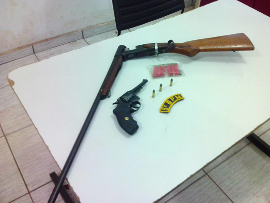 Dupla é presa após tentar roubar moto