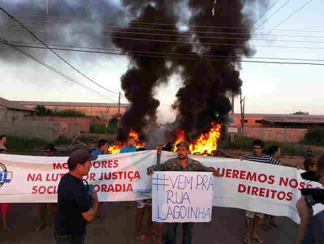 Moradores protestam contra Prefeitura