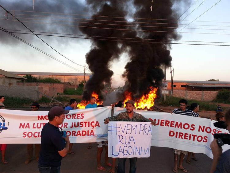 Moradores protestam contra Prefeitura
