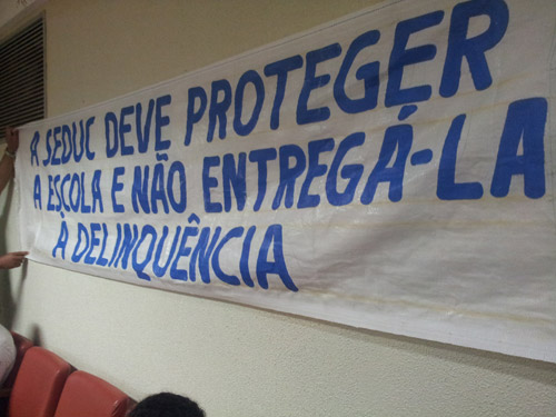 Deputados retomam atividades pressionados por trabalhadores