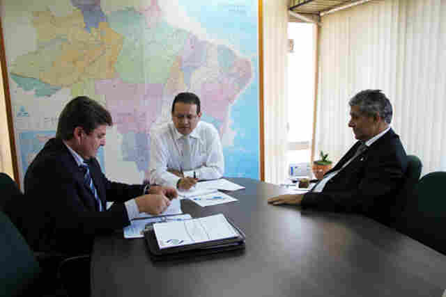 Carlos Magno e Evandro Padovani pedem levantamento de custos à CONAB