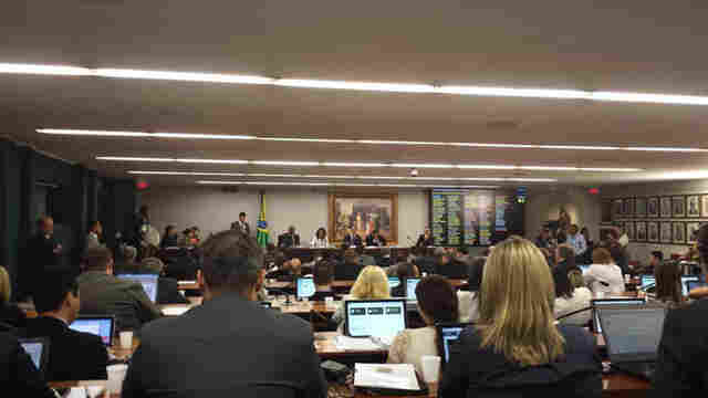 Deputado apresenta voto complementar pela cassação sumária de Natan Donadon