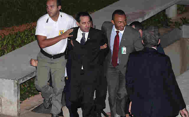 &#34;A PAPUDA ESTÁ HOMENAGEADA&#34;, DIZ MINISTRO DO STF SOBRE DEPUTADO PRESO QUE NÃO FOI CASSADO