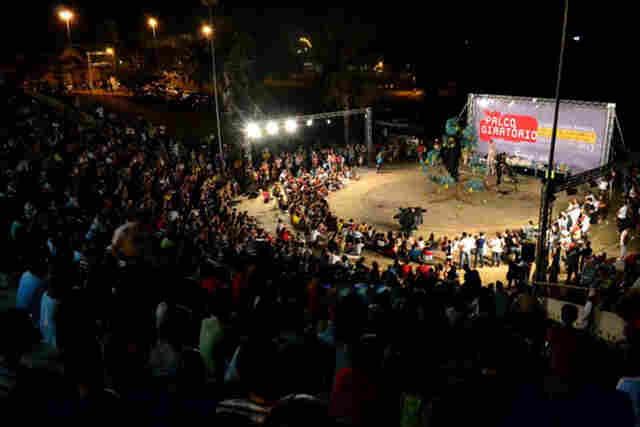 Espetáculo encanta população e lota anfiteatro da EFMM