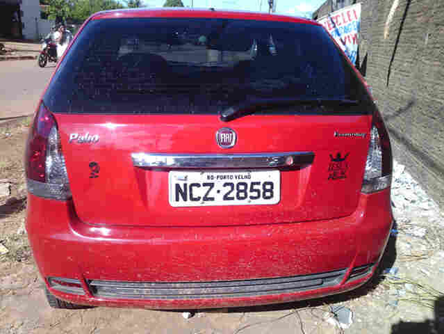 Menor ao volante parte poste ao meio