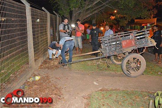 PROFESSOR MORRE AO BATER NA TRASEIRA DE CARROÇA