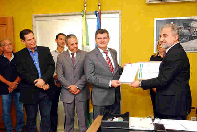 Assembleia entrega título de cidadão de Rondônia a ex-superintendente da Polícia Federal