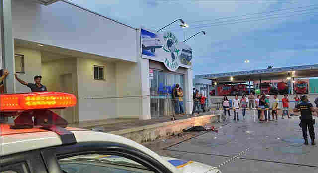 Jovem é morto a tiros durante bebedeira em posto de combustível