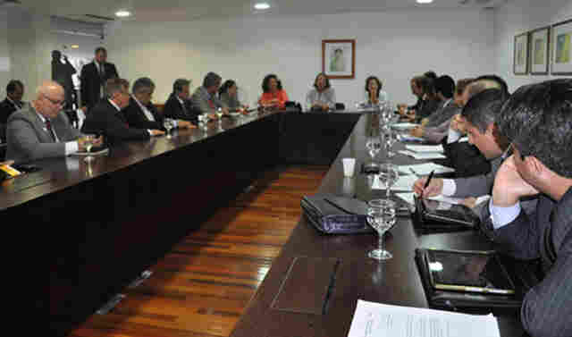 Acordo com soldados da borracha: proposta do Governo é retrocesso, acredita Amir Lando, que defende outro modelo