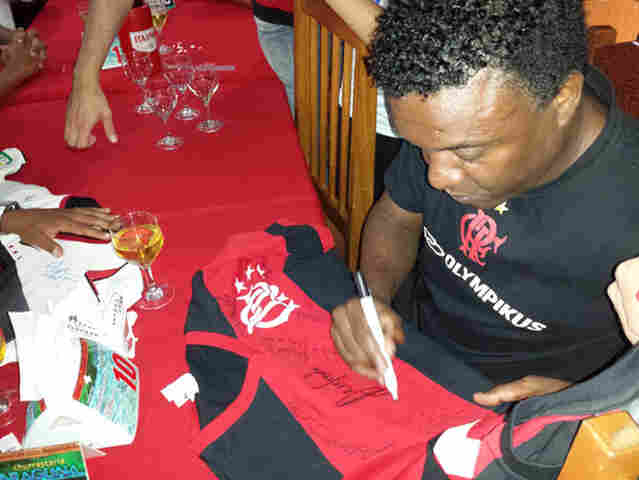 Roubadas as camisas autografadas do Flamengo que seriam levadas à leilão