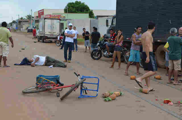 Vendedor é atingido por veículo em alta velocidade; Fotos