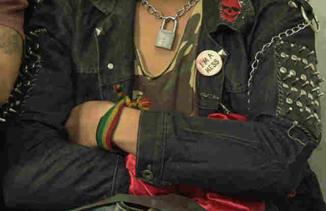 JOVENS ATACAM BASE DA PM EM PORTO VELHO