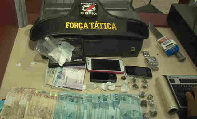 Traficantes são presos e mulher oferece propina a policiais