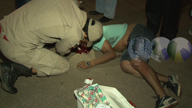 Motociclista fica gravemente ferido após acidente envolvendo policial