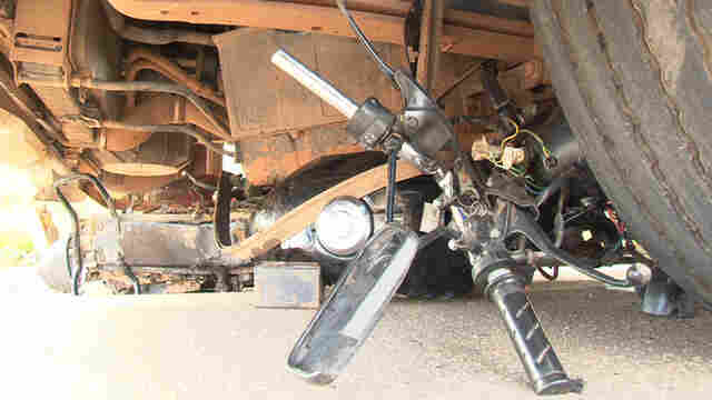 MILITAR PARA MOTO NO MEIO DA BR E MORRE JUNTO COM MENOR DE 16 ANOS