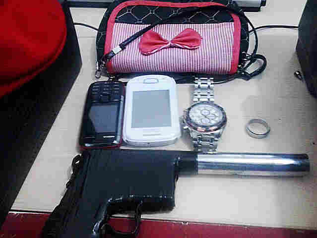 Assaltante rouba com arma de brinquedo e é preso após fuga