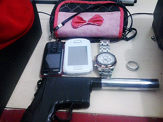 Assaltante rouba com arma de brinquedo e é preso após fuga