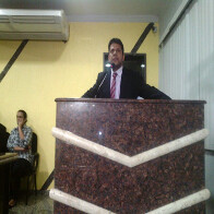 JAIR SE DEFENDE, PEDE APOIO E PROCESSO DE VOTAÇÃO COMEÇA