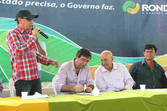 Governador assina doação de área Ouro Preto do Oeste