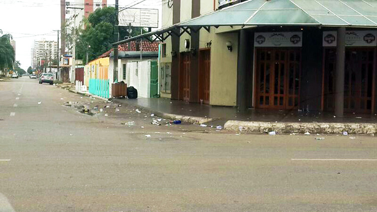 Sujeira deixada pela &#34;balada&#34; incomoda