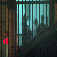 Suspeitos presos na Operação Zagan seguem na madrugada para presídios