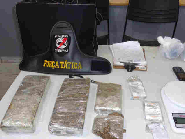 PM fecha boca de fumo e apreende 2,5 quilos de maconha