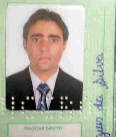 Fiscal de empresa de ônibus morre após colidir moto em animal