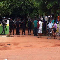 POLÍCIA PRENDE ACUSADO DE TRÊS MORTES EM GUAJARÁ; POPULAÇÃO TENTA INVADIR DELEGACIA