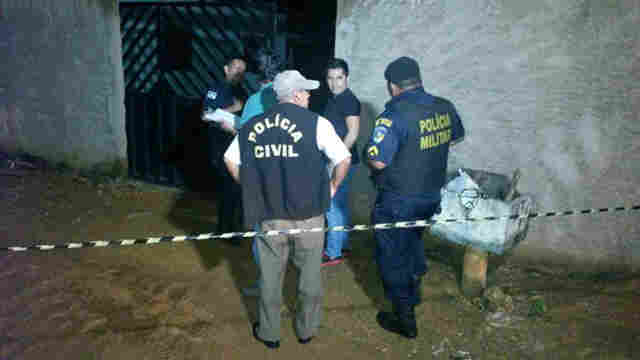 MAIS UM JOVEM É &#69;XECUTADO A TIROS EM FRENTE DE CASA NA CAPITAL