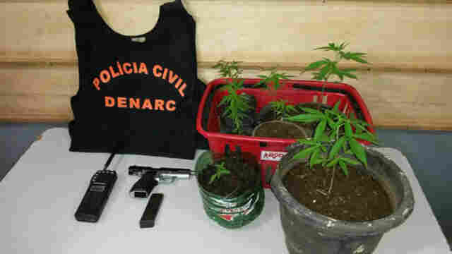 TRIO PRESO COM ARMA, MACONHA E RÁDIO NA FREQUÊNCIA DA PM