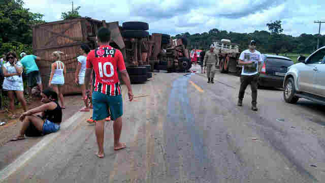 Acidente na BR-364 deixa quatro feridos; fotos
