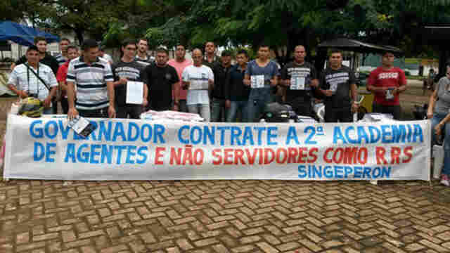 Agentes penitenciários protestam exigindo segurança e apuração de mortes