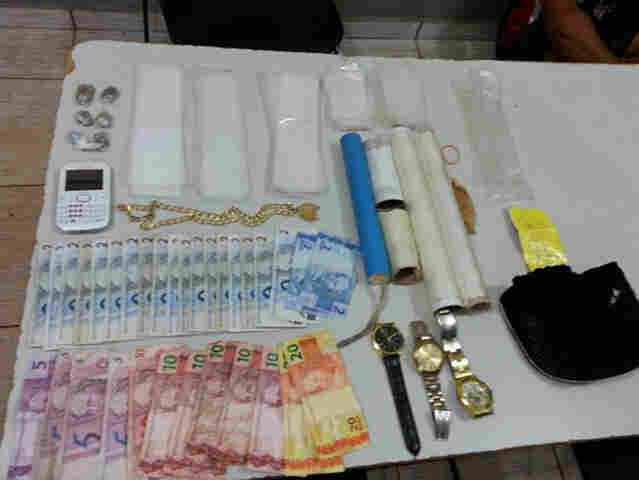 Dupla é presa com explosivo na Capital