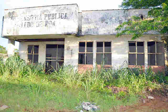 Antigo prédio do Iperon serve de abrigo para viciados