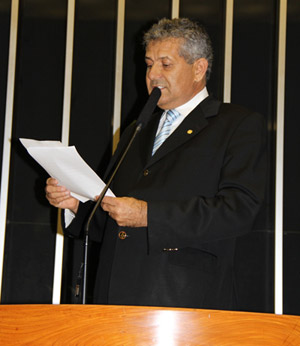 Carlos Magno defende aprovação de projetos sobre telefonia