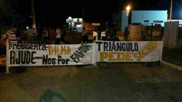 Moradores do Bairro Triângulo, em Porto Velho, realizam protesto e pedem ajuda contra enchente