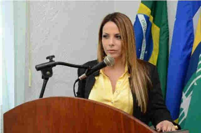 Pimenta Bueno está abandonada pelo prefeito, diz vereadora