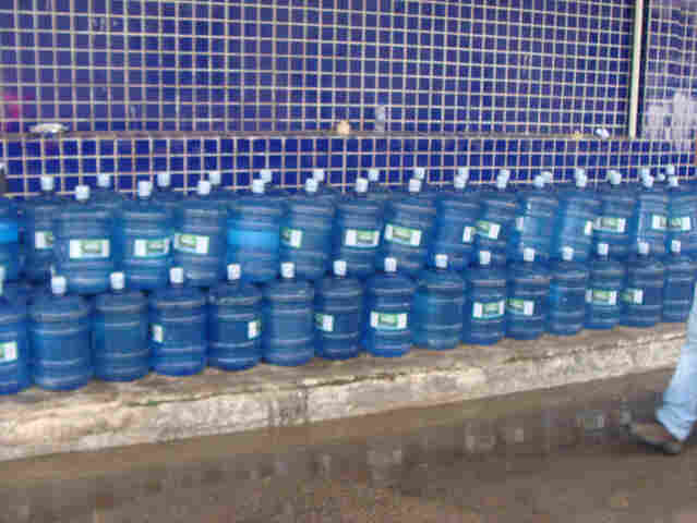 Prefeitura recebe doação de 11 mil litros de água mineral