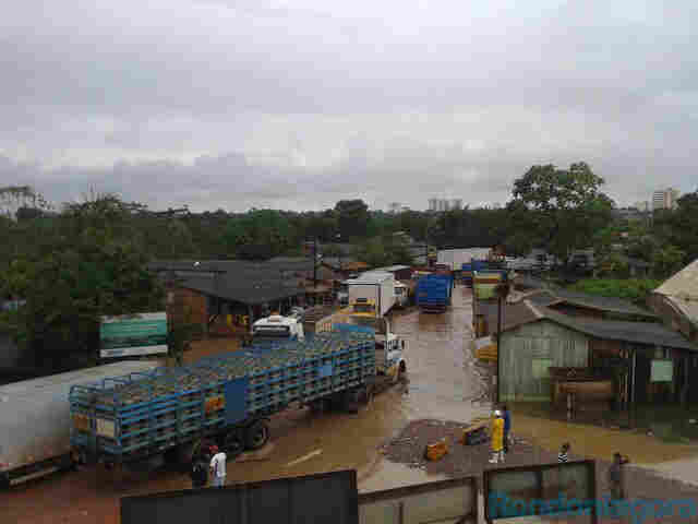 ESTRADA PARA HUMAITÁ: TRAVESSIA POR BALSA ESTÁ SUSPENSA PARA CARROS PEQUENOS