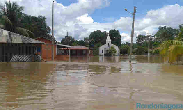 DISTRITO DE NAZARÉ NÃO TEM LOCAIS PARA ABRIGAR ATINGIDOS PELA ENCHENTE