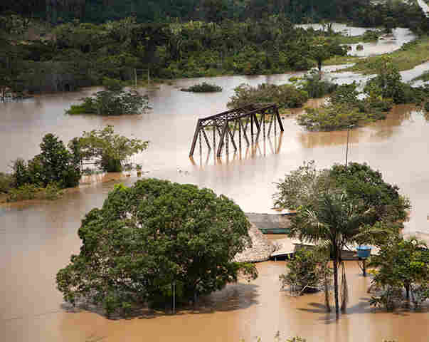 NÍVEL DO MADEIRA CHEGA AOS 18 METROS EM PORTO VELHO; BR-364 SEGUE FECHADA