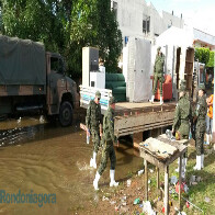 EXÉRCITO AJUDA NA RETIRADA DE MAIS FAMÍLIAS DAS ÁREAS ALAGADAS; NÍVEL DO MADEIRA CHEGA A 18,40 METROS
